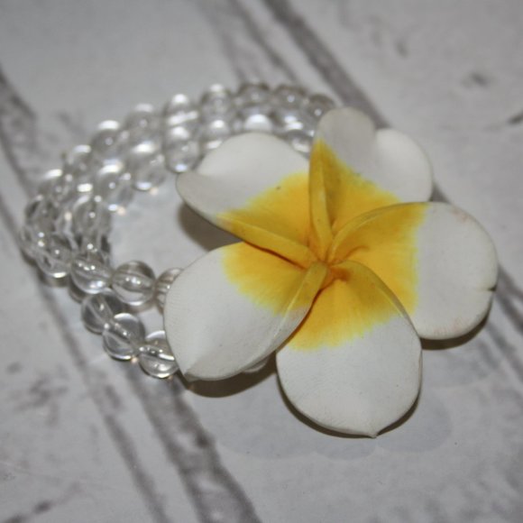 Pretty clear beaded bracelet with large Plumeria flower 6.5" - Picture 1 of 3